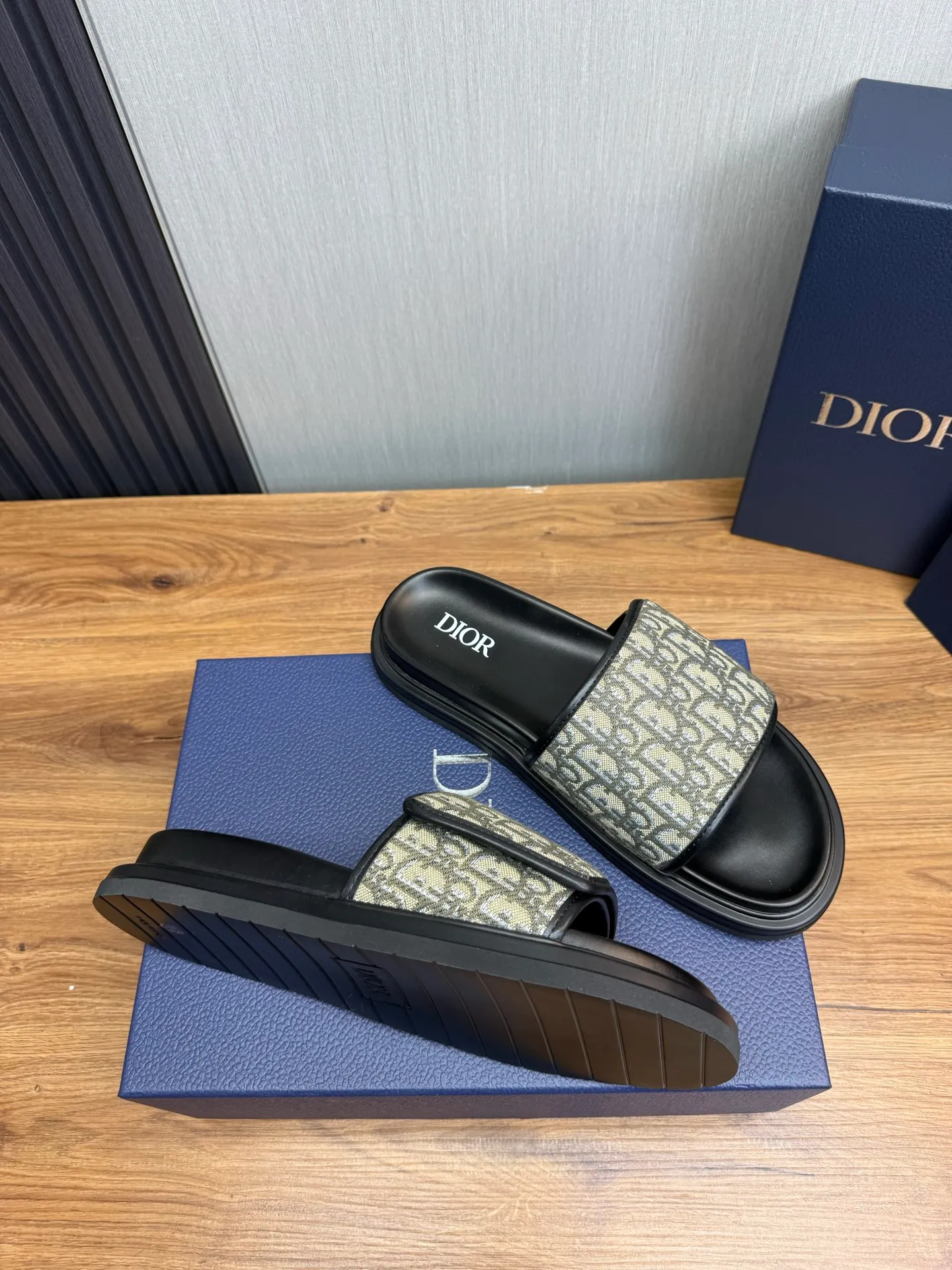 Men's shoes 💰280💰 Dior. Men's slippers 🩴Official website 1:1 production 38-45 yards 45 46 🉑️Customized original material shipped✅